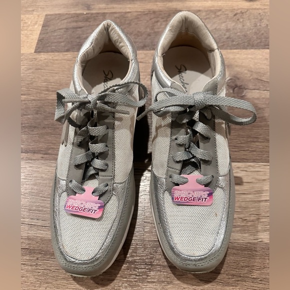 Size 7.5 Sketchers NWOT - Picture 3 of 4